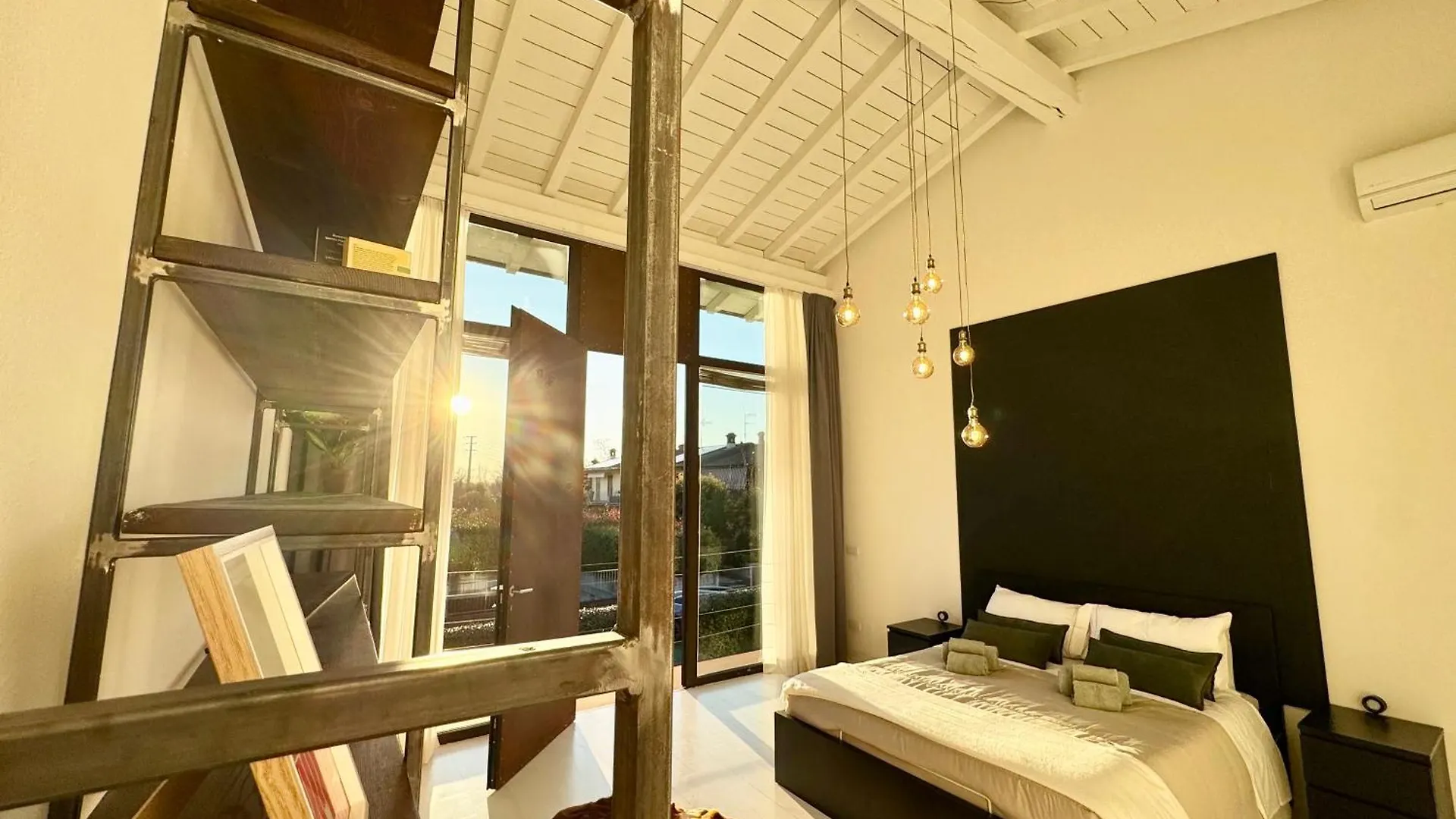 Industrial Loft - Garage-Netflix-Wifi Apartment Brescia Italy