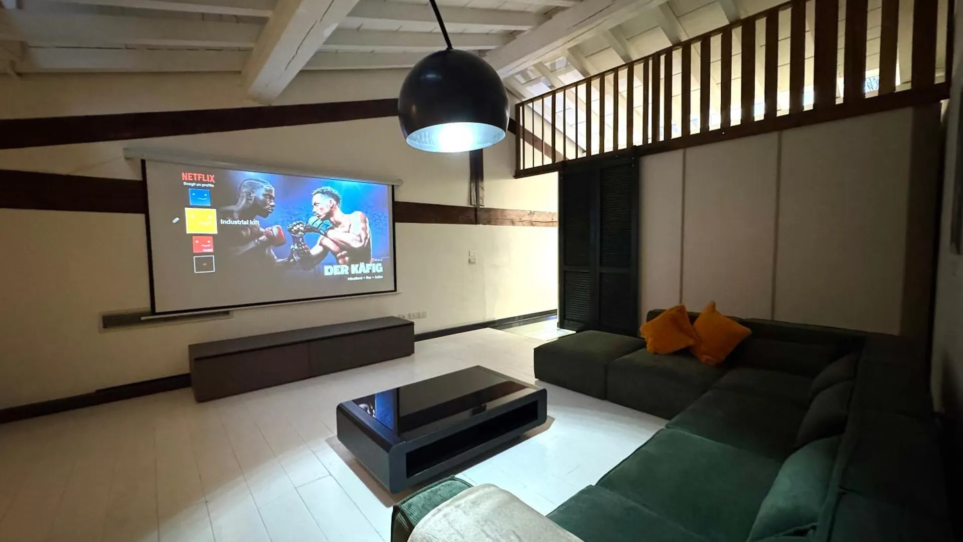 Industrial Loft - Garage-Netflix-Wifi Apartment Brescia
