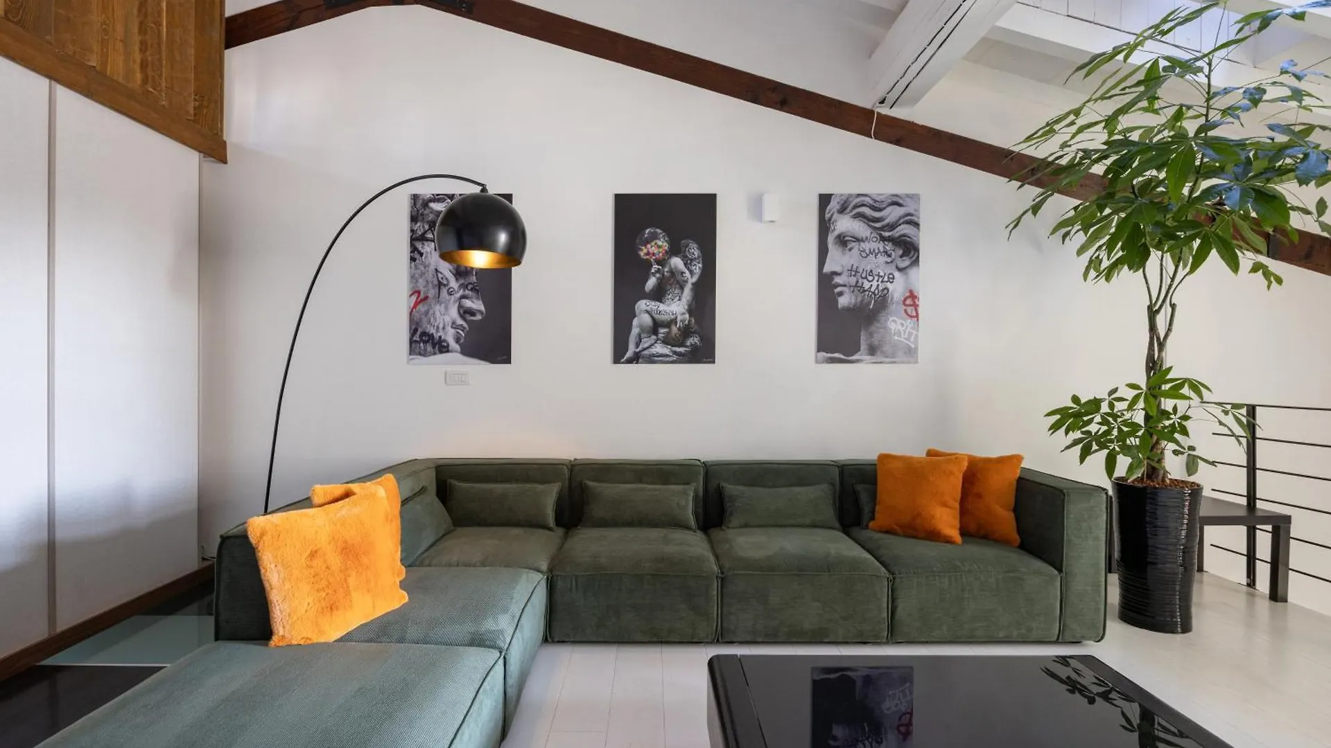 Industrial Loft - Garage-Netflix-Wifi Apartment Brescia