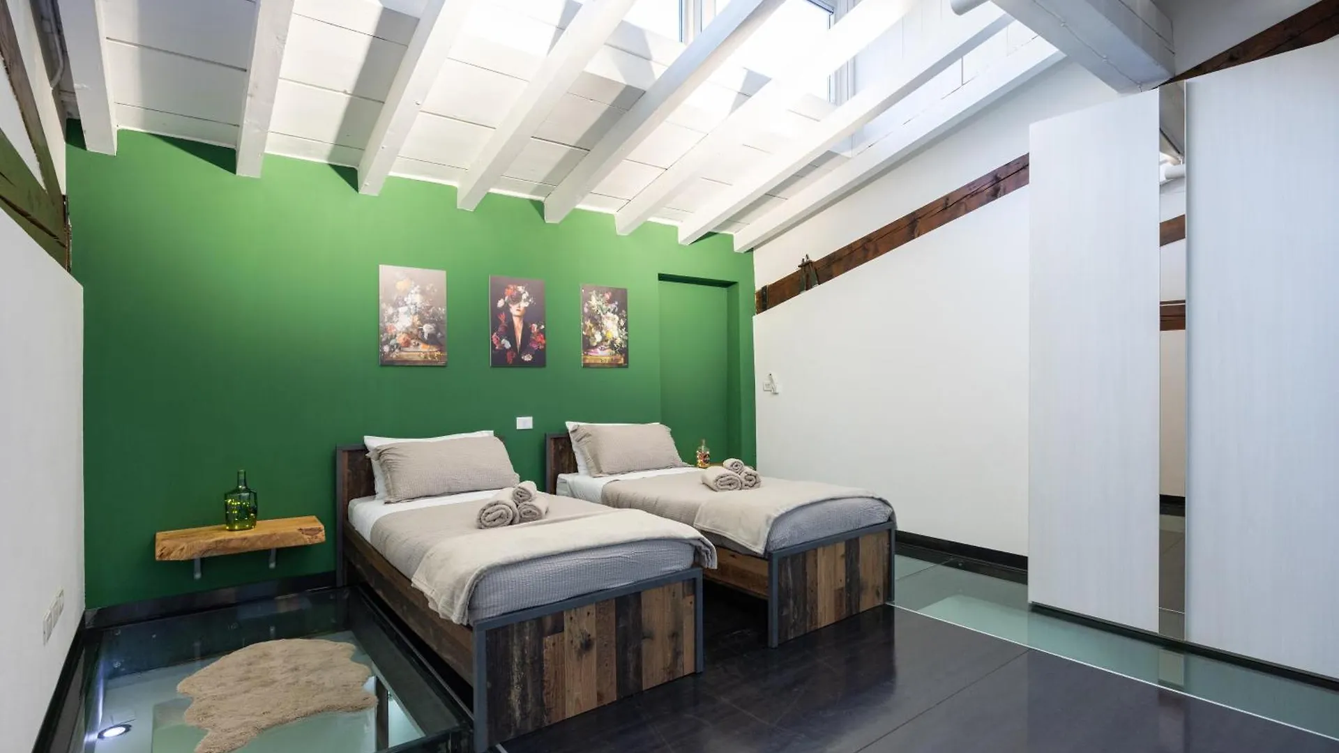 Industrial Loft - Garage-Netflix-Wifi Apartment Brescia