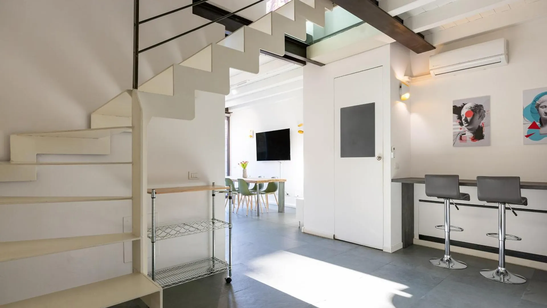 Industrial Loft - Garage-Netflix-Wifi Apartment Brescia