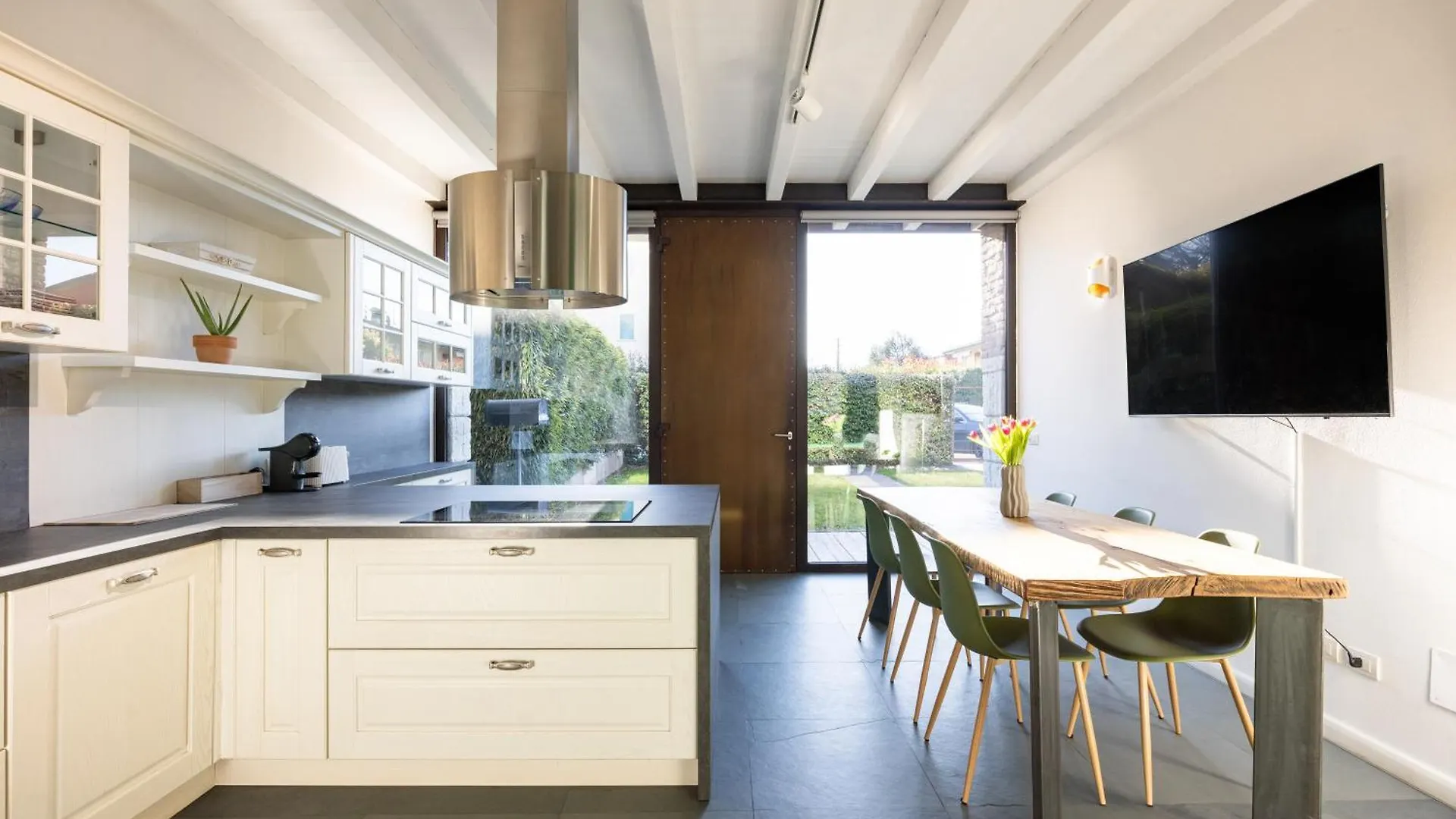Industrial Loft - Garage-Netflix-Wifi Apartment Brescia
