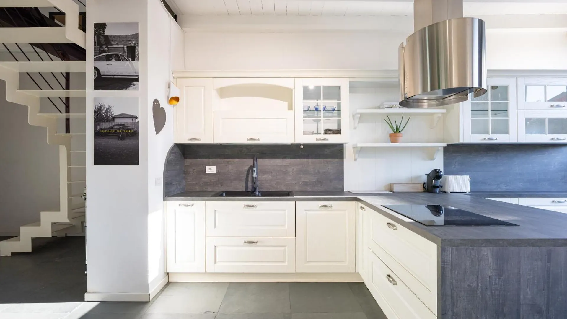 Industrial Loft - Garage-Netflix-Wifi Apartment Brescia