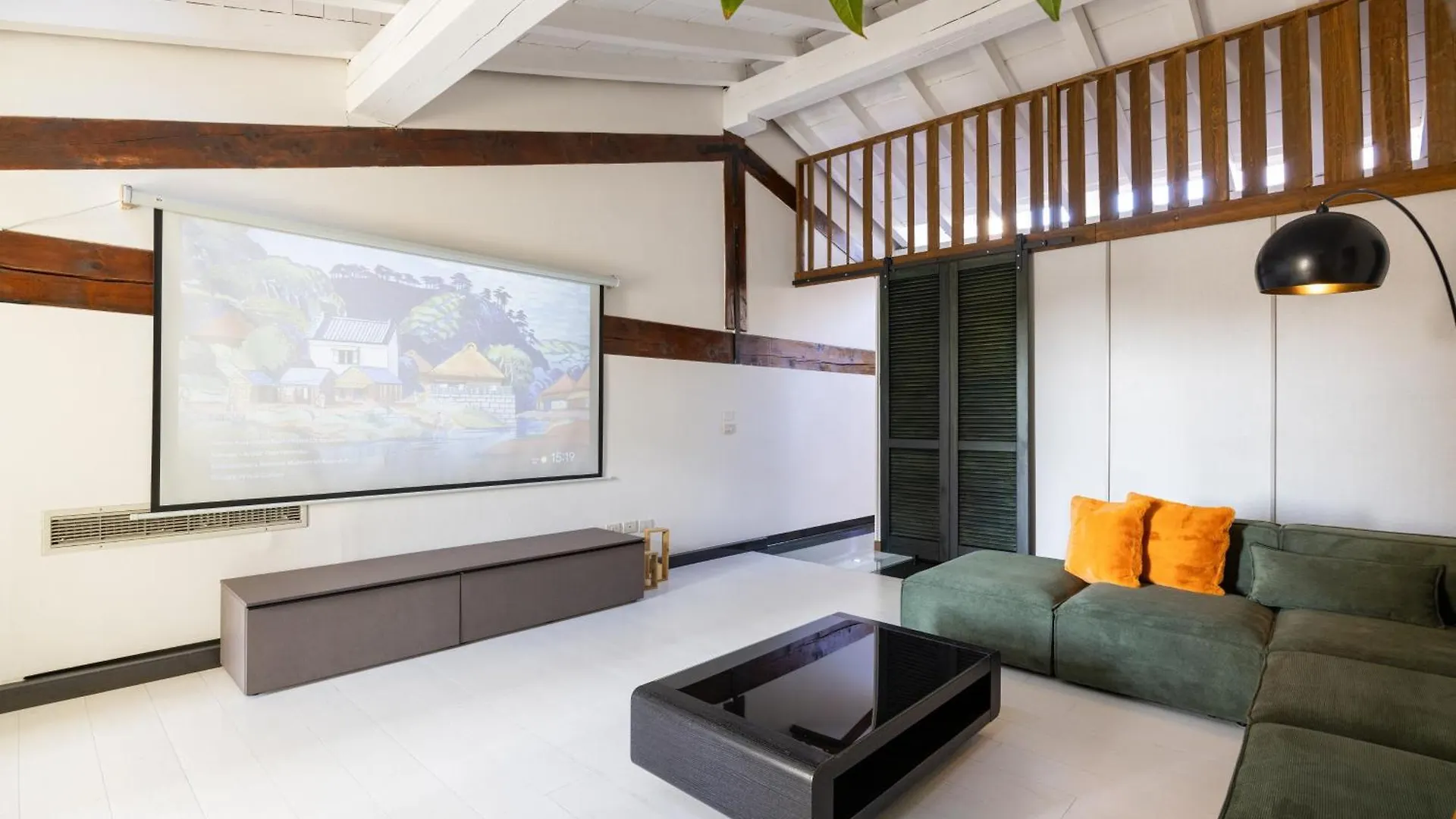 Industrial Loft - Garage-Netflix-Wifi Apartment Brescia