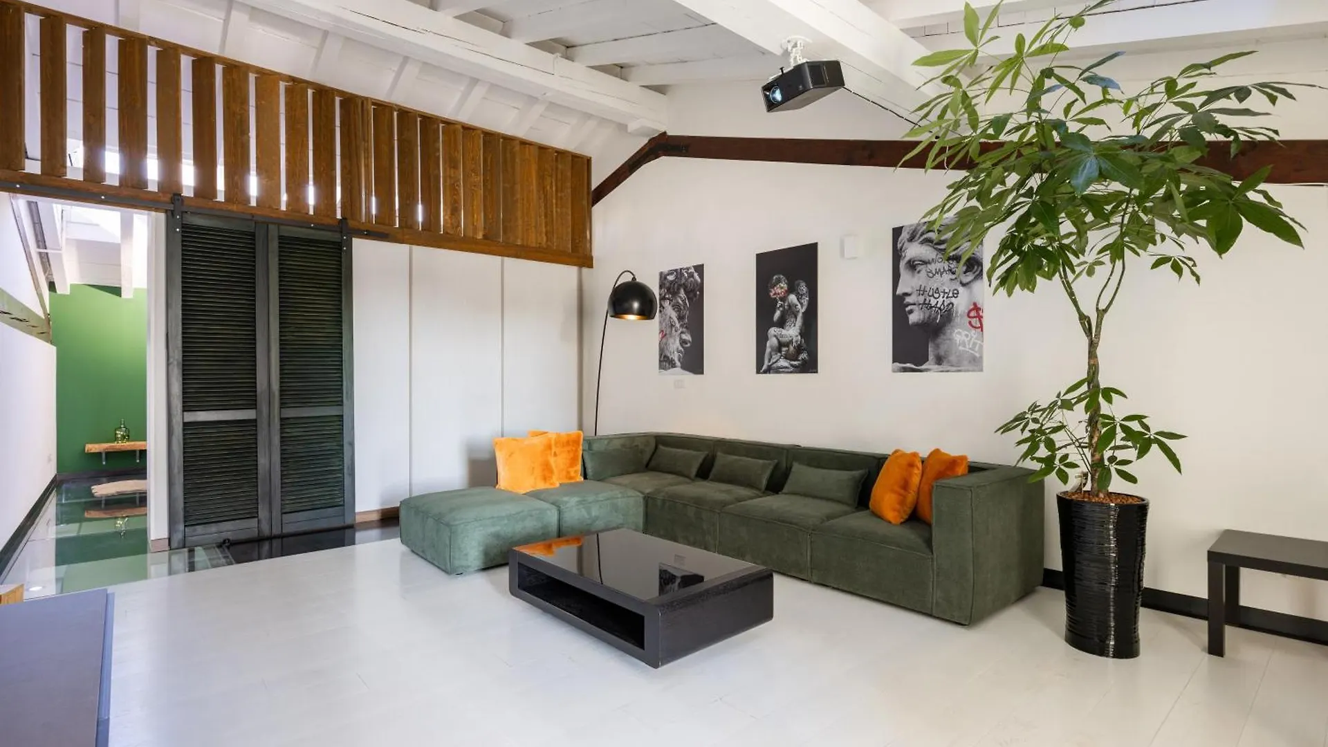 Industrial Loft - Garage-Netflix-Wifi Apartment Brescia